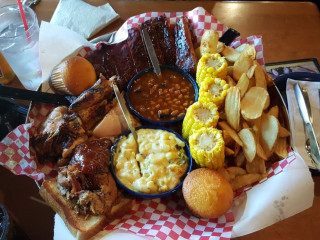 Famous Dave's B-que