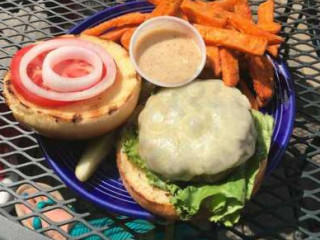 Snow Shoe Lodge And Pub