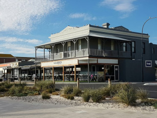 Henley Beach Hotel