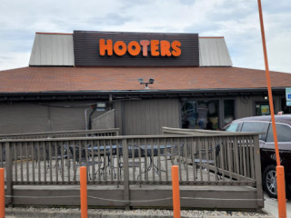 Hooters