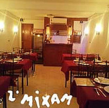 Maxim's Bistro