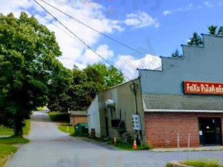 Fox's Pizza Den