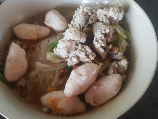 ร้านก๋วยเตี๋ยวโพธิ์ทอง แม่อำพร