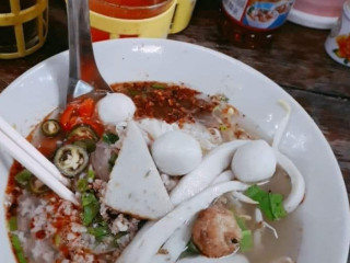 ก๋วยเตี๋ยวคั่วไก่ แม่ศรีเรือน พัทยา