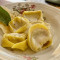 Tortelli Cacio E Pepe Ripieni Di Funghi In Cestino Di Parmigiano