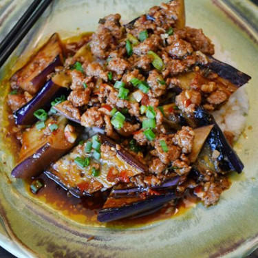 Aubergine Met Knoflooksaus