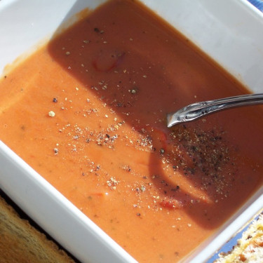 Tomaten-Basilicum Bisque