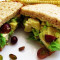 Curry-Kip Salade Sandwich